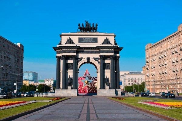 Quels sont les meilleurs itinéraires pour une randonnée en forêt tropicale en Amazonie?